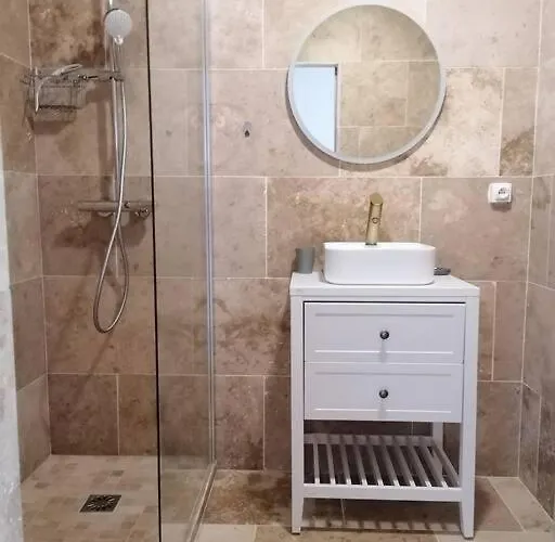 Au Petit Bonheur, Centre St-raphael, 8min A Pied