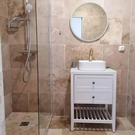 Au Petit Bonheur, Centre St-raphael, 8min A Pied