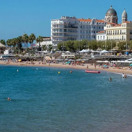 Au Petit Bonheur, Centre St-raphael, 8min A Pied